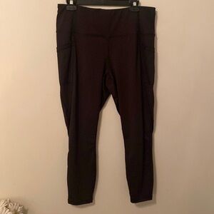 Reebok Black Athletic Crop Leggings with Mesh Side Pockets + Mesh on Calves [XL]